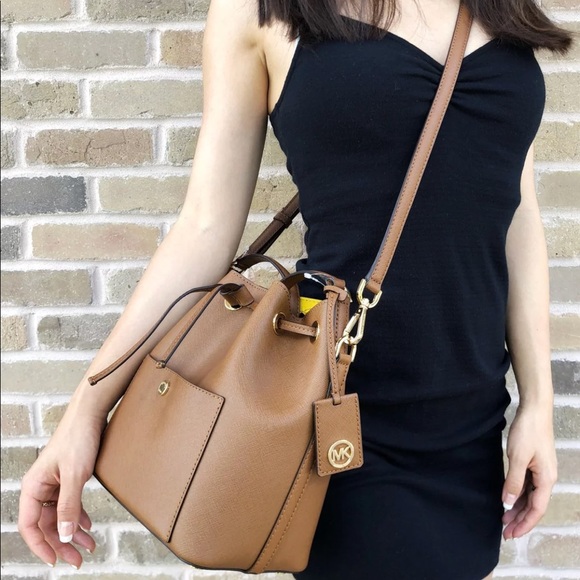 Gaby’sBags👜💕-NWT Michael Kors Bucket Bag 💕 - Picture 2 of 8